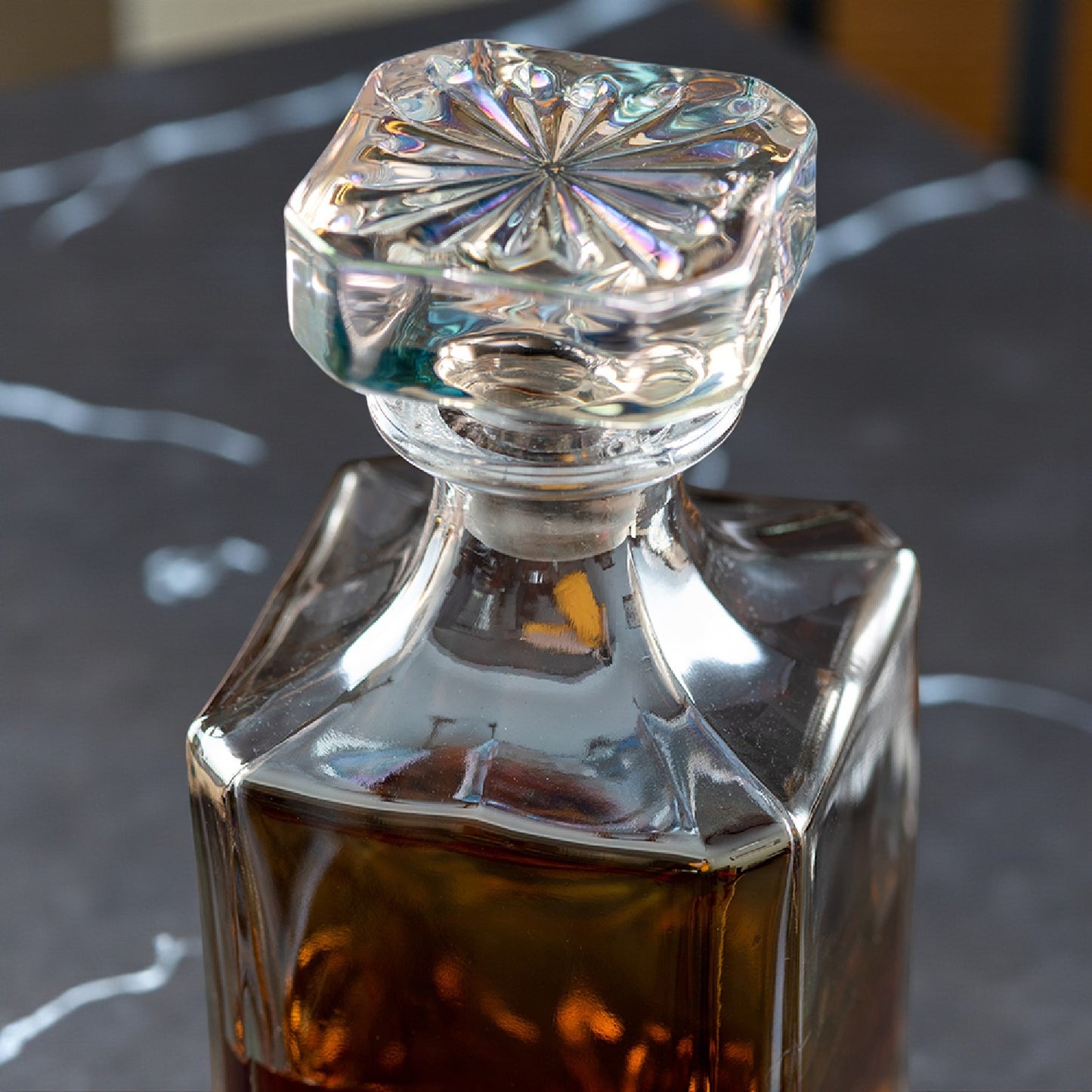 Classic Whiskey Decanter by Memories and Effects - Set of 6
